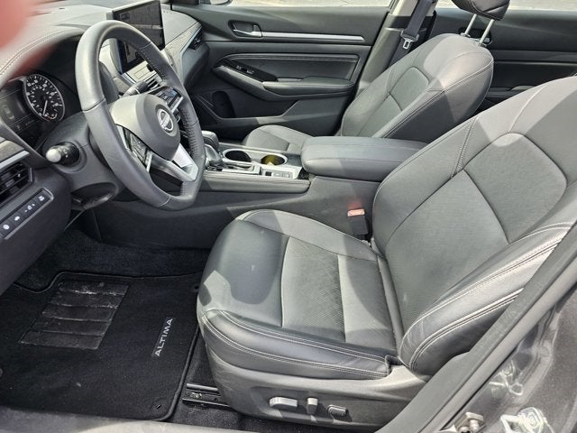 2023 Nissan Altima 2.5 SL-$2000. DOWN-SUNROOF-LOW MILES-Remote Start And Leather Trim Interior