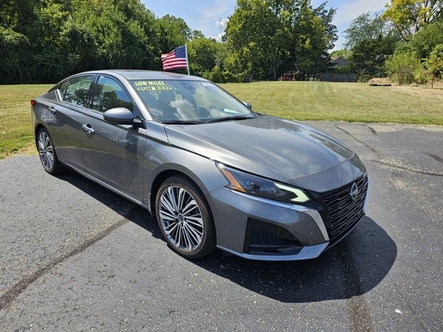 2023 Nissan Altima 2.5 SL-$2000. DOWN-SUNROOF-LOW MILES-Remote Start And Leather Trim Interior