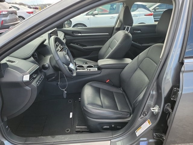 2023 Nissan Altima 2.5 SL-$2000. DOWN-SUNROOF-LOW MILES-Remote Start And Leather Trim Interior