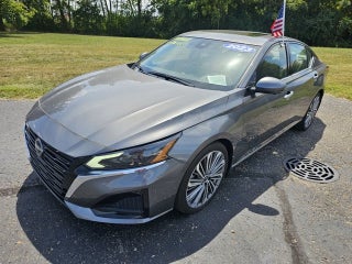 2023 Nissan Altima 2.5 SL-$2000. DOWN-SUNROOF-LOW MILES-Remote Start And Leather Trim Interior